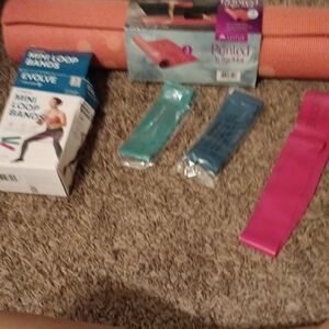 Gaiam Pink Yoga Mat and Evolve Mini Loop Bands Set